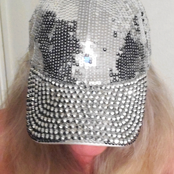 Made in China Accessories - Rhinestone sequins Silver color baseball cap Standard in Very good condition